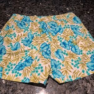 New Cachet print Shorts with pockets Size 4
